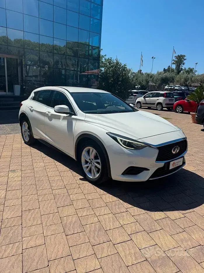Usata Infiniti Q30 Business Executive 109 CV (80 kW) 2016 Bianco Berlina