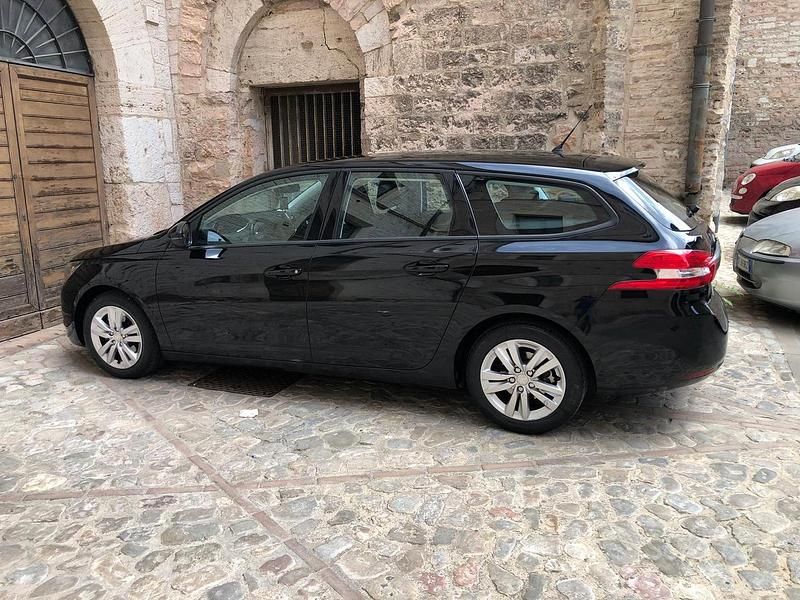 Nero Usata 2017 Peugeot 308 Station wagon | 9000 € - Immagine 1/4