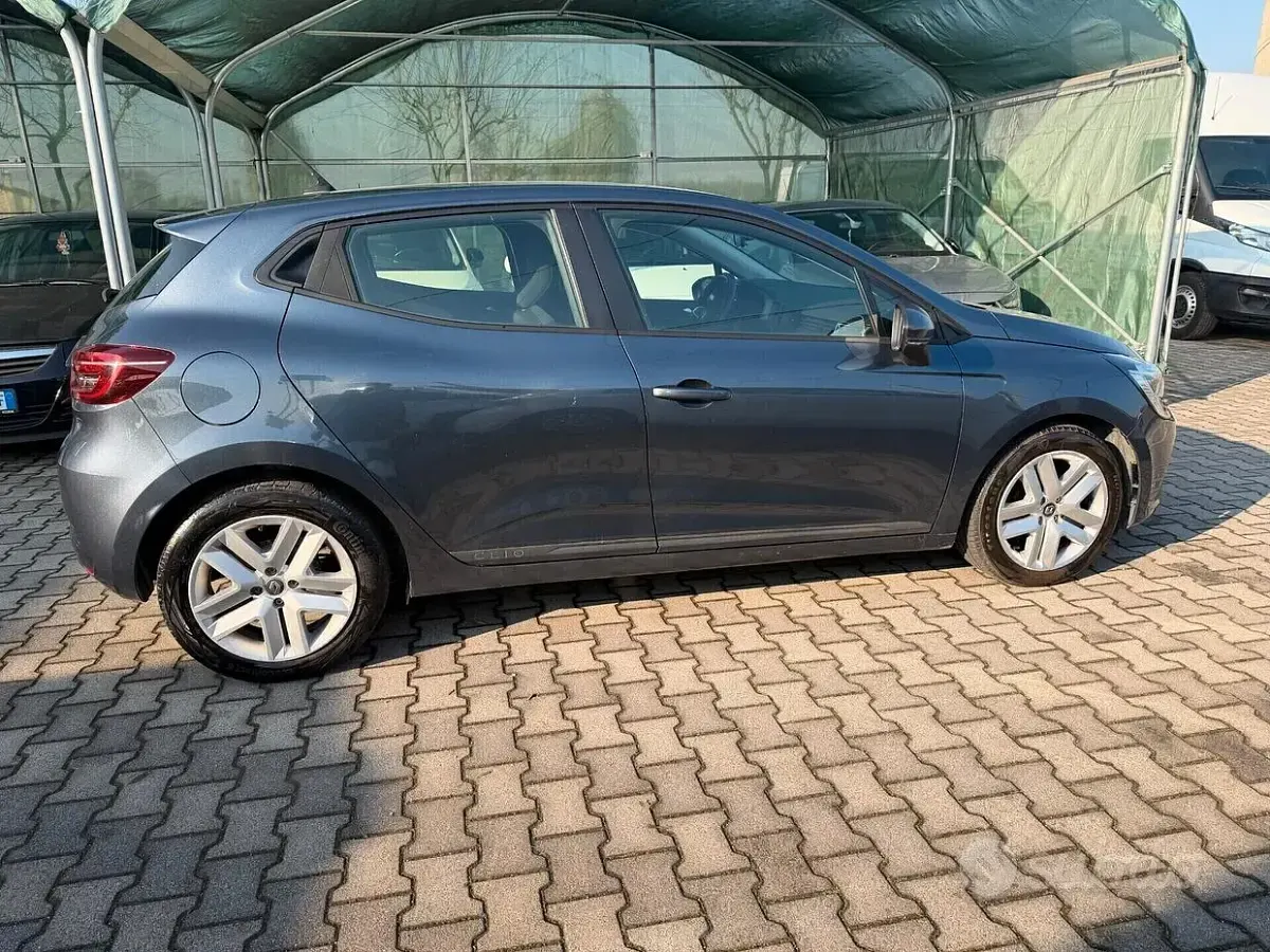 Usata Renault Clio V Business 91 CV (66 kW) 2022 Grigio Berlina