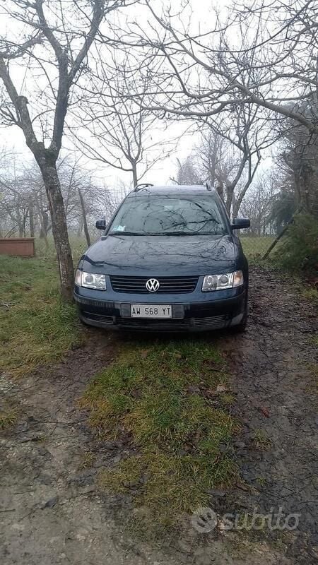 Usata VW Passat 110 CV (80 kW) 1998 Blu Station wagon