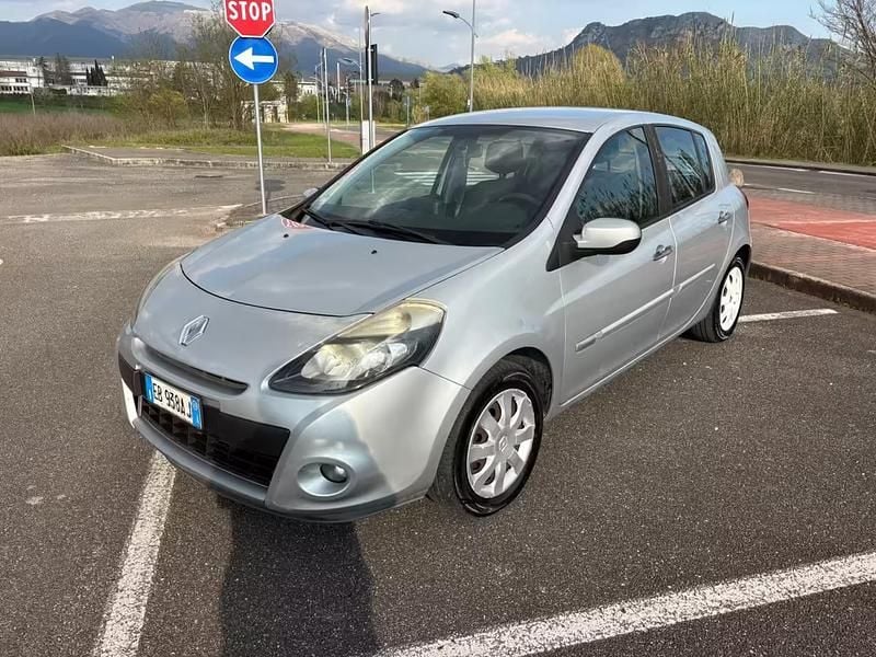 Usata Renault Clio II 72 CV (52 kW) 2010 Argento Berlina
