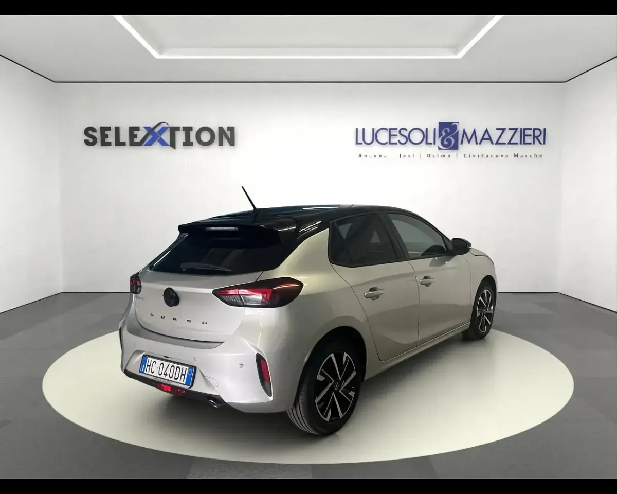 Nuova Opel Corsa 100 CV (73 kW) 2026 Argento Utilitaria
