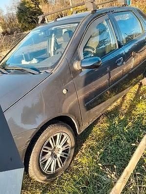 Grigio Usata 2008 Fiat Punto Due volumi | 3000 € (Molto cara) - Immagine 1/4