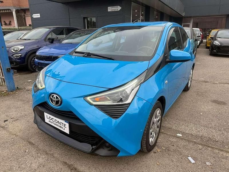 Usata Toyota Aygo Cool 72 CV (52 kW) 2019 Blu/azzurro Utilitaria