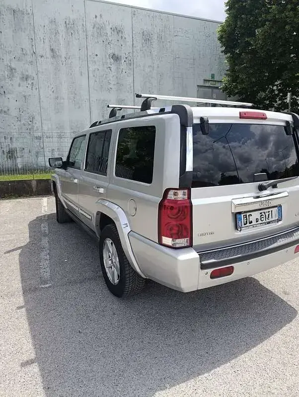 Usata Jeep Commander Limited 218 CV (160 kW) 2007 Grigio SUV