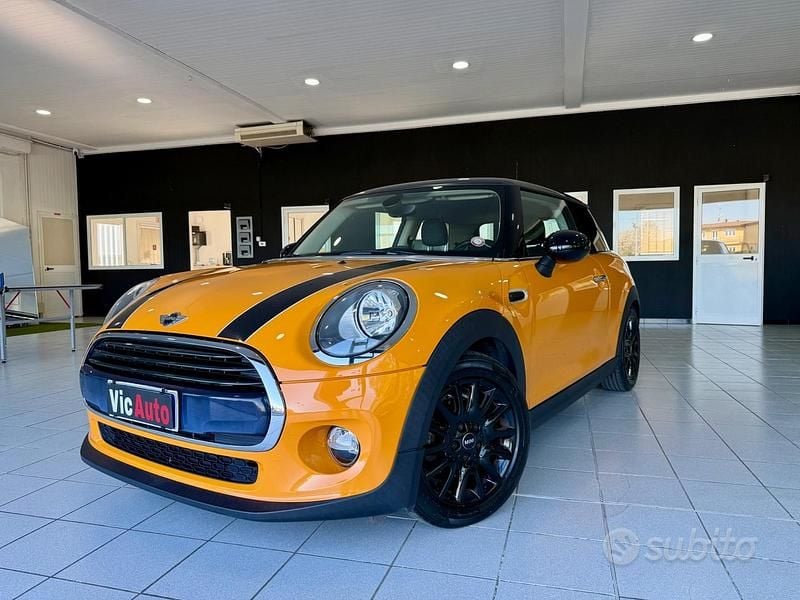 Usata Mini Cooper D 116 CV (85 kW) 2016 Arancione Utilitaria