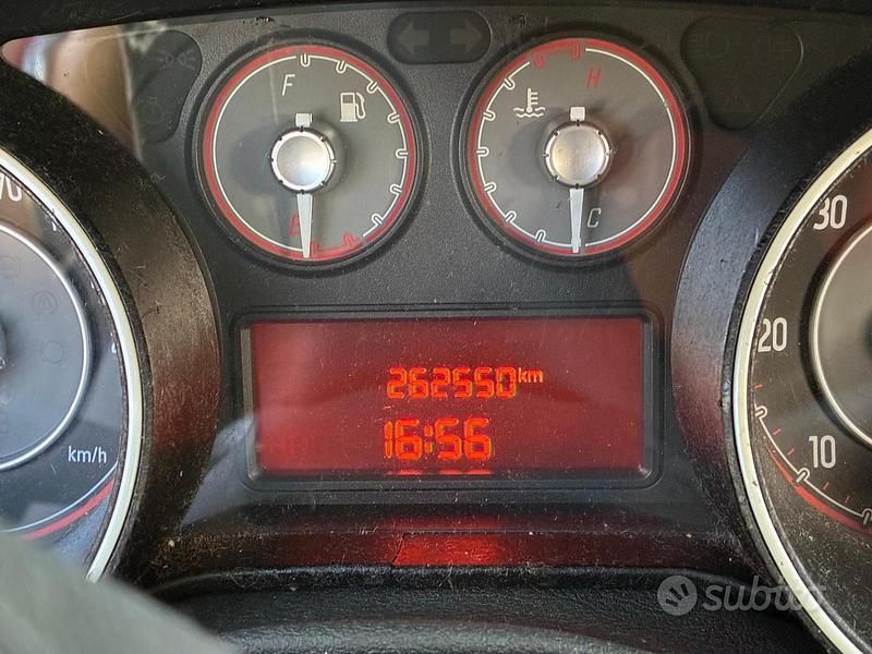 Usata Fiat Punto 95 CV (69 kW) 2012 Nero Berlina