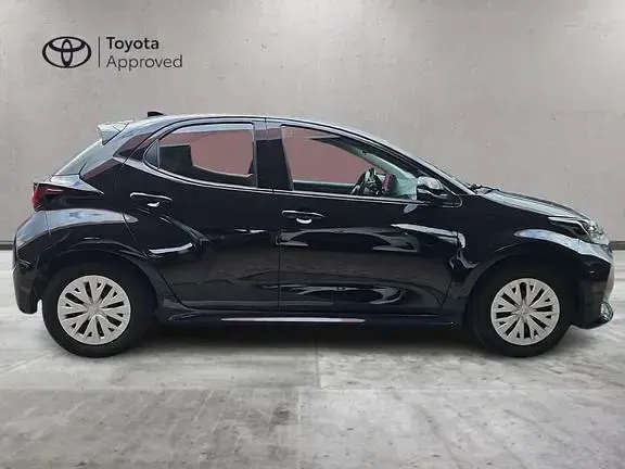 Usata Toyota Yaris Hybrid Active 92 CV (67 kW) 2022 Nero Berlina
