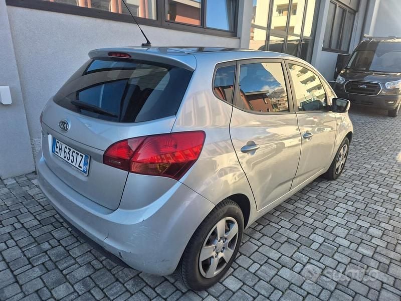 Usata Kia Venga 89 CV (65 kW) 2011 Grigio Utilitaria
