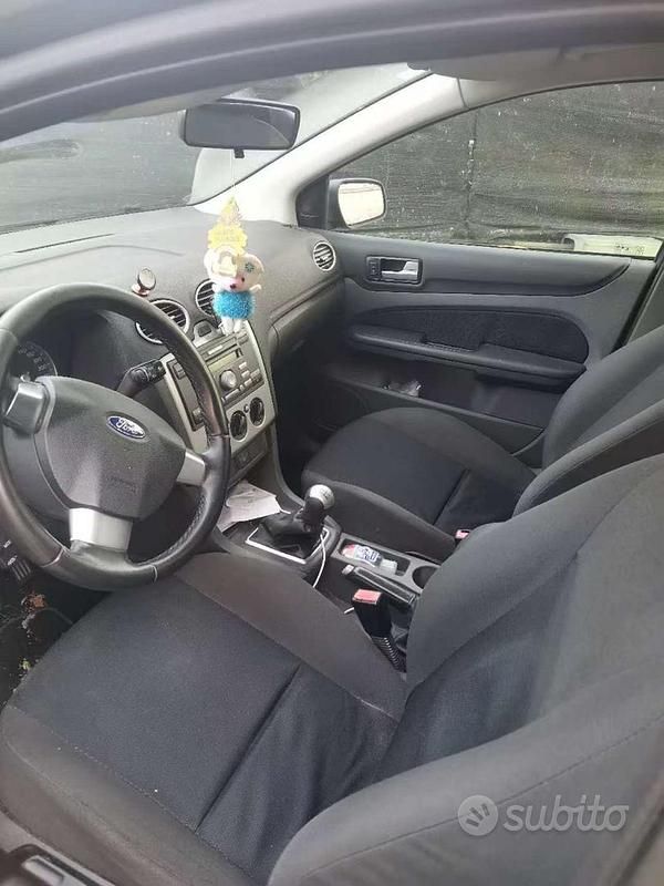 Usata Ford Focus 109 CV (80 kW) 2006 Nero Station wagon