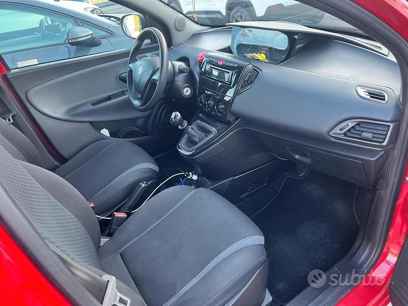 Usata Lancia Ypsilon 71 CV (52 kW) 2017 Rosso Utilitaria