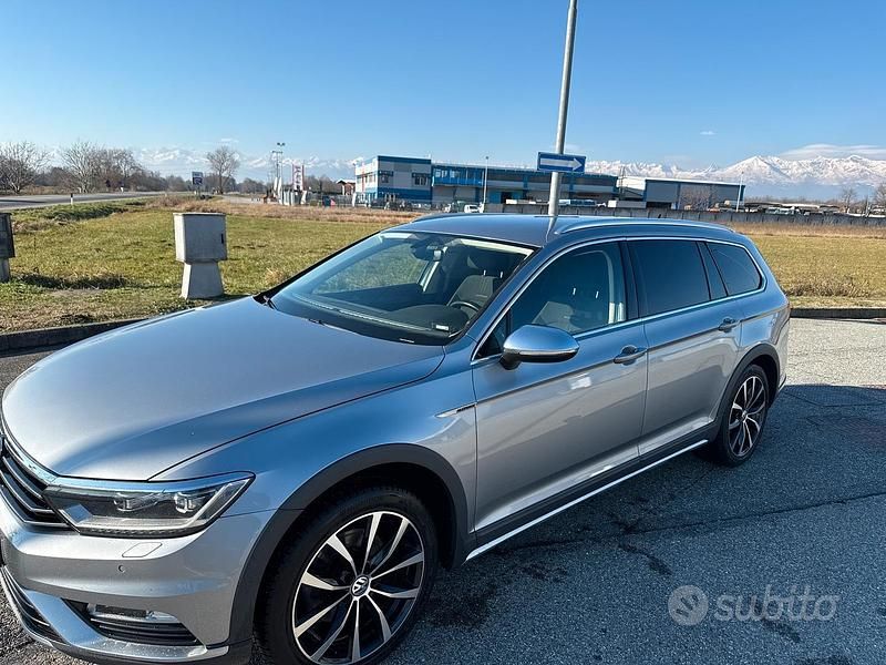 Usata VW Passat 190 CV (139 kW) 2019 Grigio Station wagon