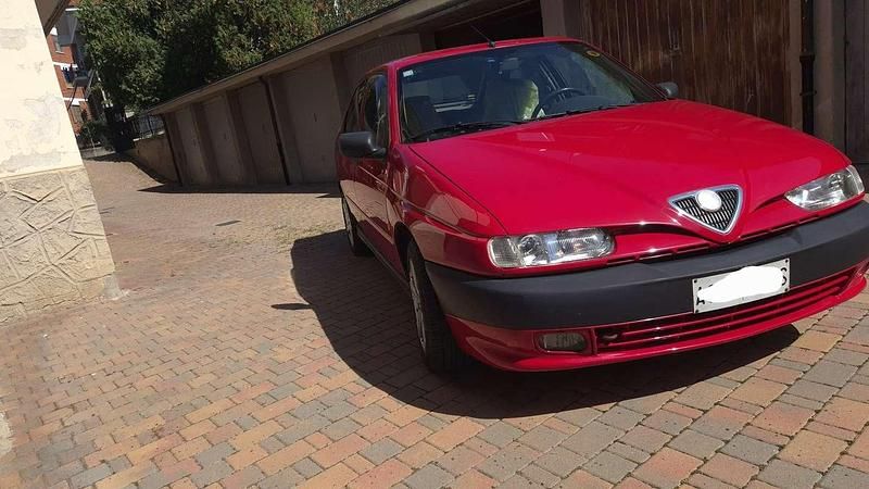 Second-hand Alfa Romeo 146 120 CP (88 kW) 1998 Hatchback