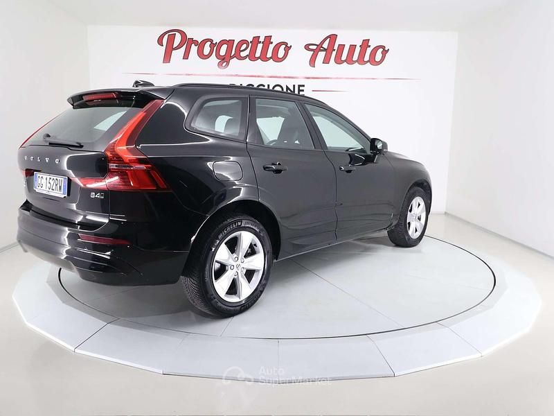 Usata Volvo XC60 Momentum 197 CV (144 kW) 2021 Onyx black metallizzato SUV