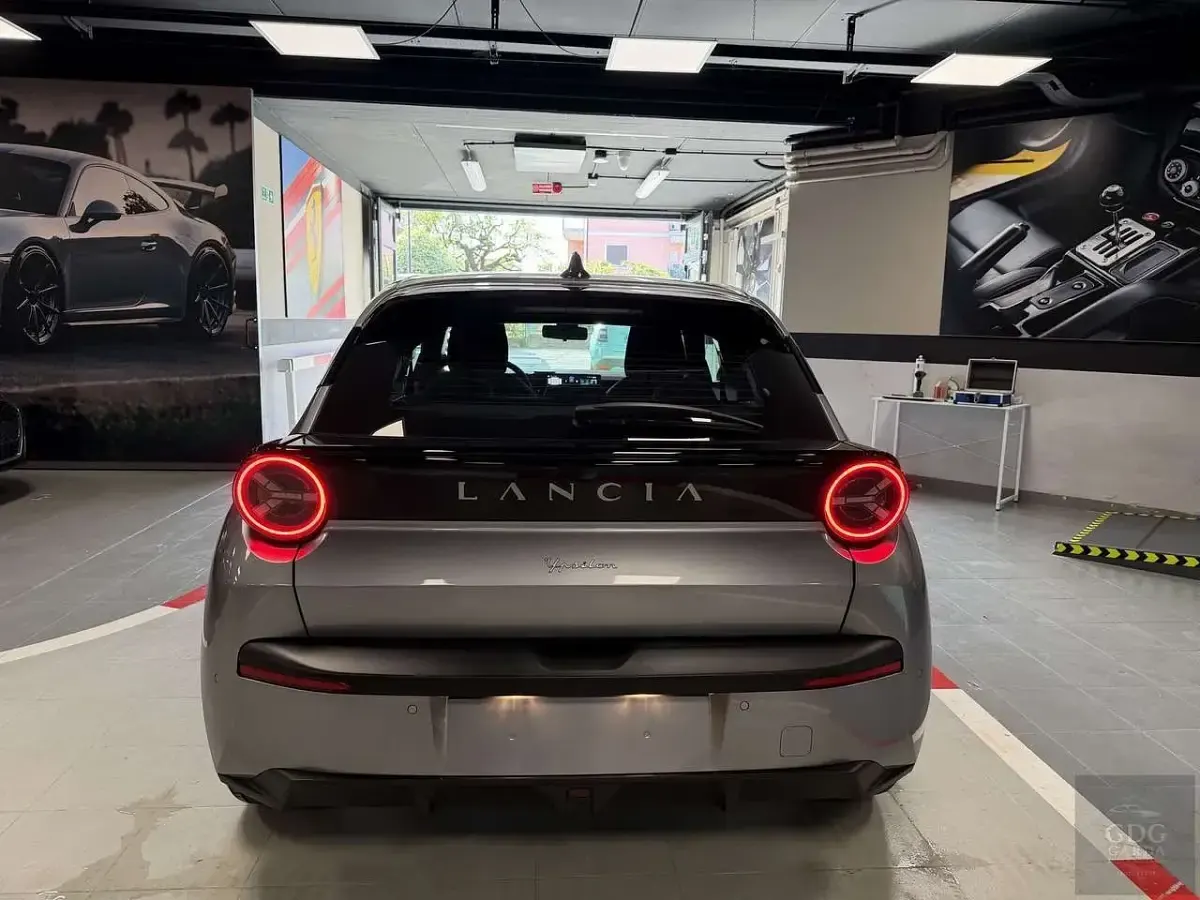 Nuova Lancia Ypsilon 114 kW (156 CV) 2025 Grigio Utilitaria
