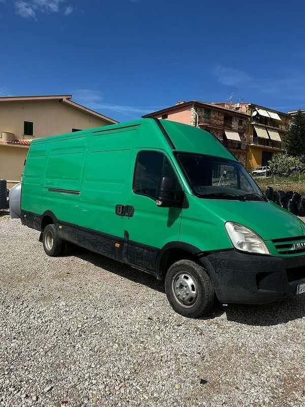 Usata Iveco Daily 150 CV (110 kW) 2007 Verde Furgone