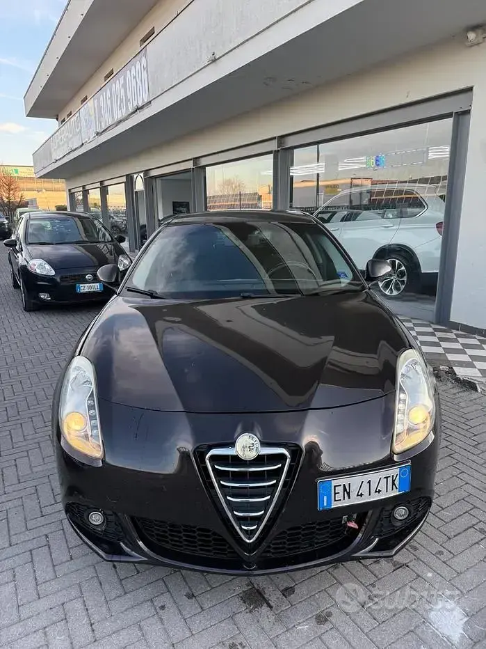 Usata Alfa Romeo Giulietta Distinctive 120 CV (88 kW) 2012 Nero Utilitaria