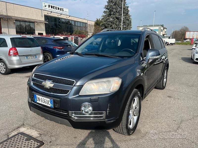 Usata Chevrolet Captiva LT 150 CV (110 kW) 2008 Grigio SUV
