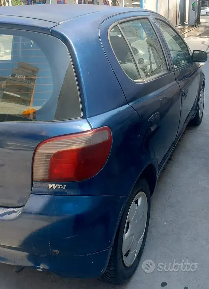 Usata Toyota Yaris 68 CV (50 kW) 2001 Blu Berlina