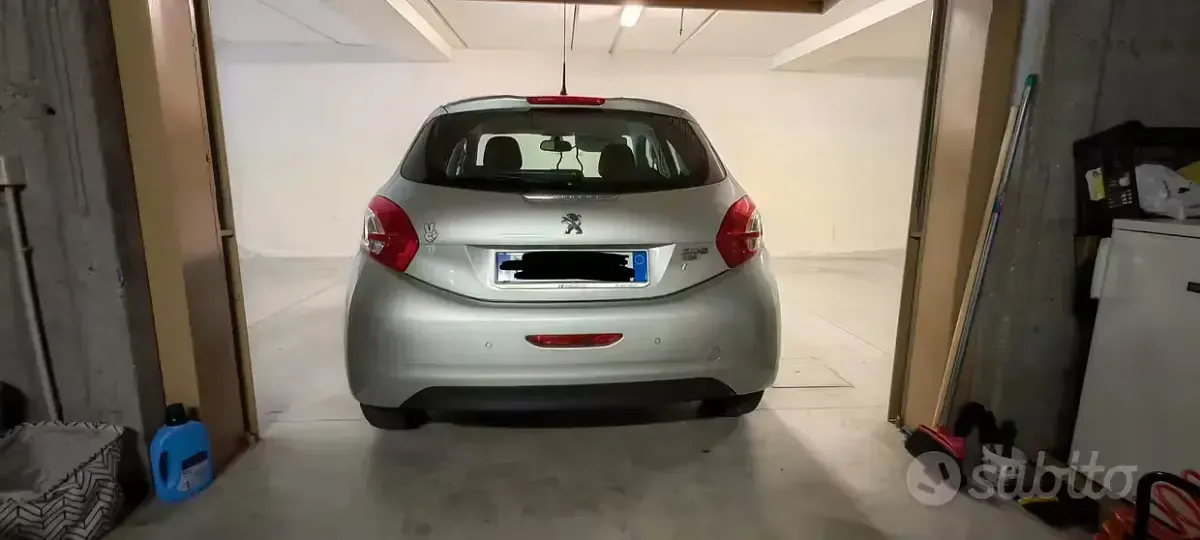 Usata Peugeot 208 92 CV (67 kW) 2014 Grigio Utilitaria