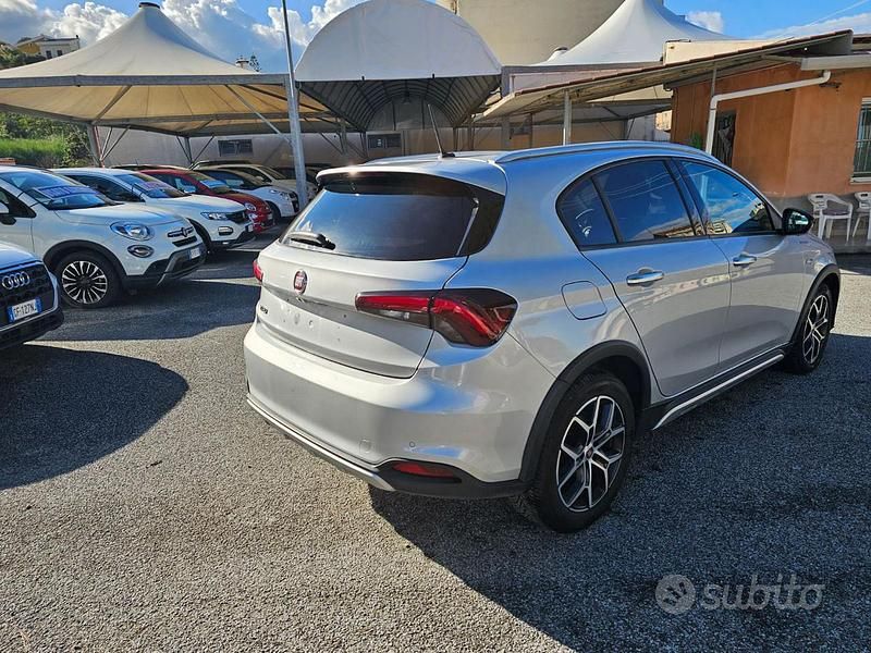 Usata Fiat Tipo Cross 130 CV (95 kW) 2022 Grigio Berlina