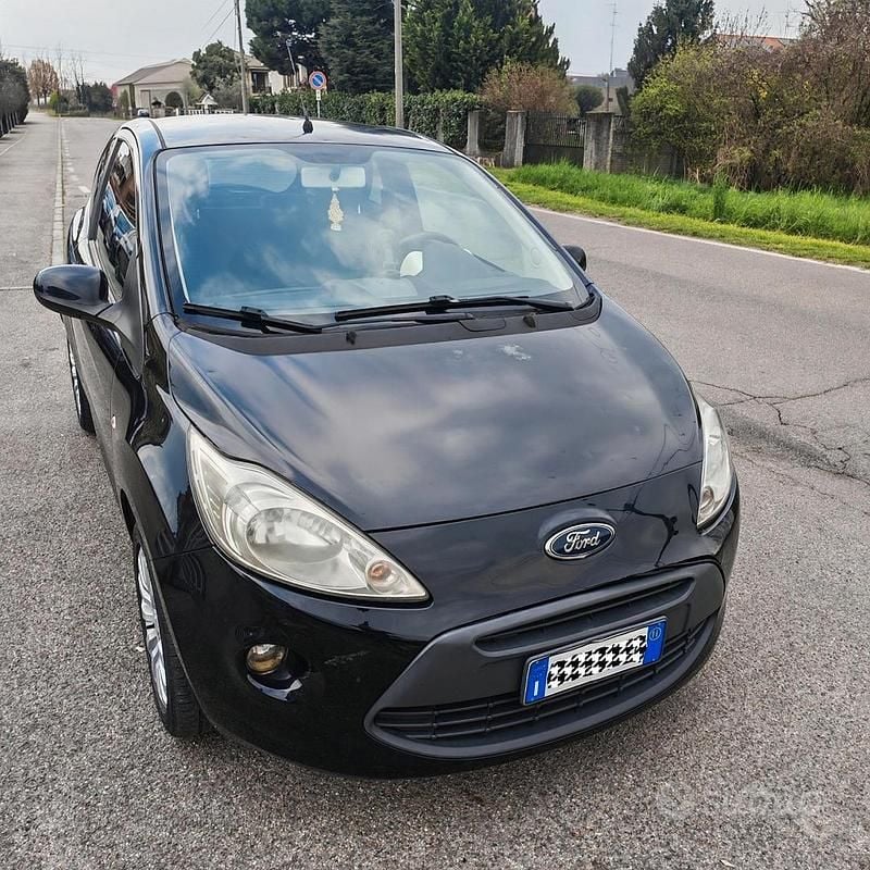 Usata Ford Ka Titanium 69 CV (50 kW) 2011 Nero Utilitaria
