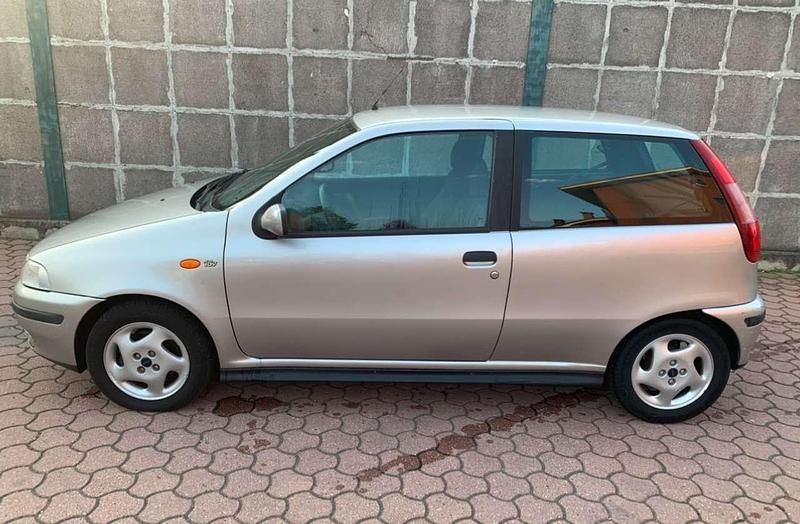 Brugt Fiat Punto 86 HK (63 kW) 1998 Sølv Sedan