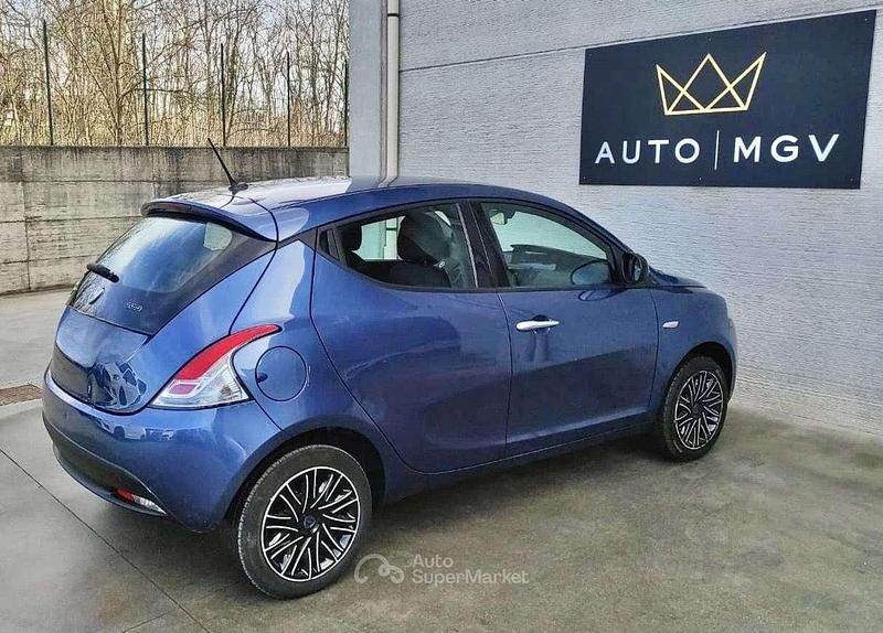 Usata Lancia Ypsilon Silver 69 CV (50 kW) 2022 Blu/azzurro Utilitaria