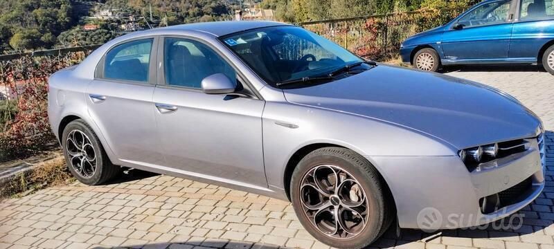 Usata 2009 Alfa Romeo 159 Tre volumi | 5000 € - Immagine 1/2