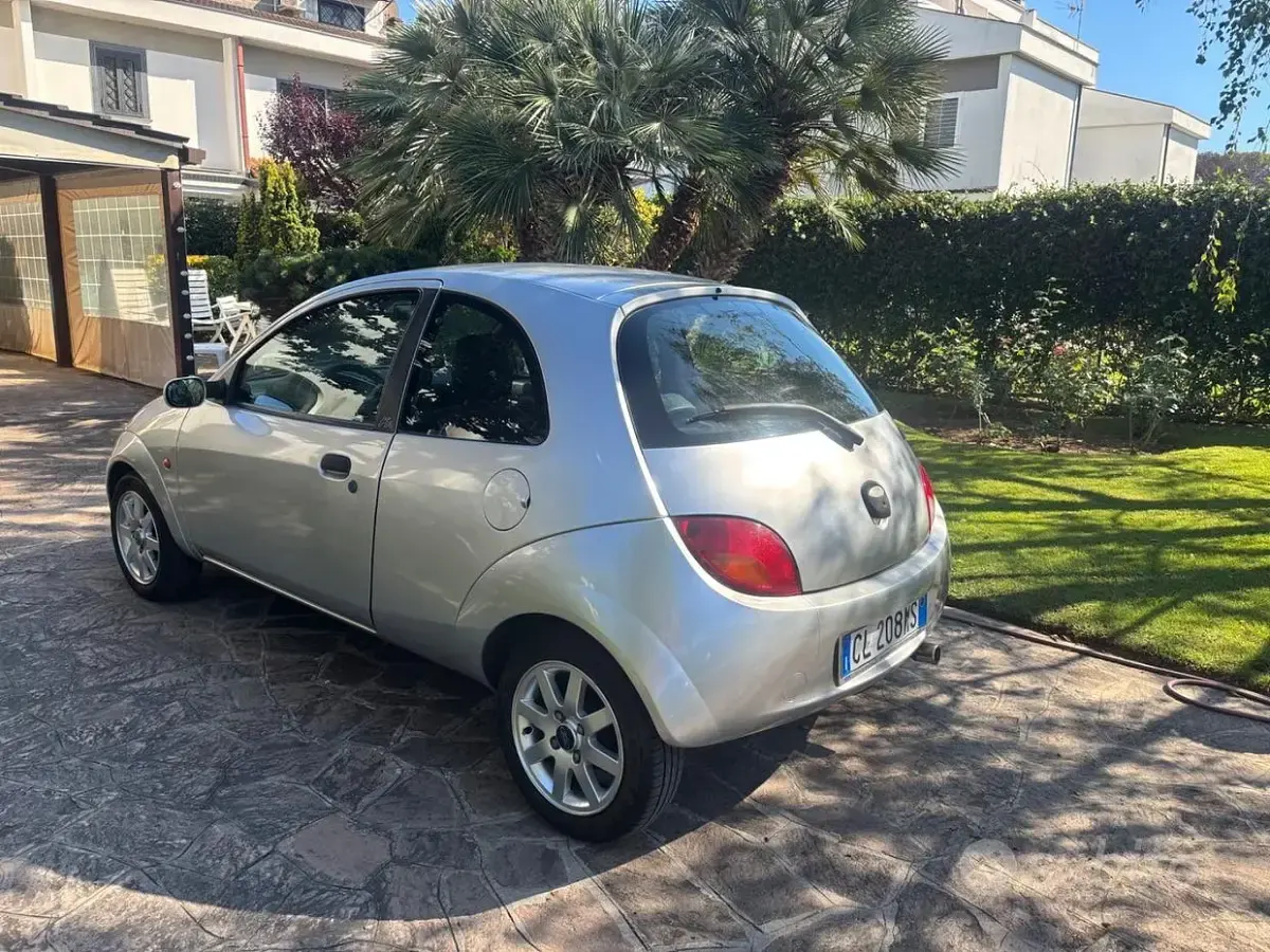 Usata Ford Ka Collection 69 CV (50 kW) 2004 Grigio Utilitaria