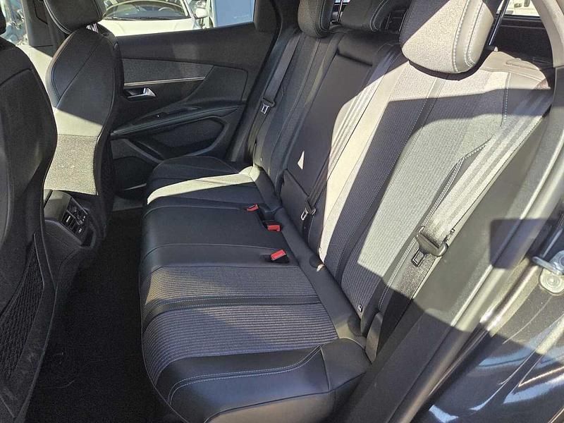 Usata Peugeot 3008 Allure 131 CV (96 kW) 2022 Grigio platinum SUV