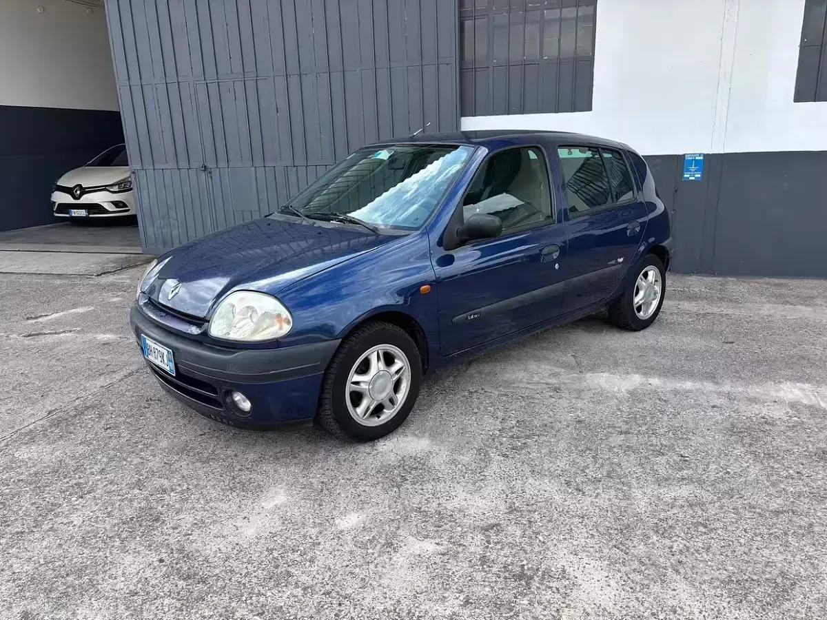 Usata Renault Clio 75 CV (55 kW) 2000 Bluazzurro Berlina