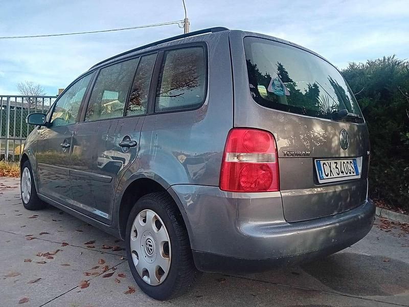 Usata VW Touran Highline 105 CV (77 kW) 2004 Grigio Monovolume