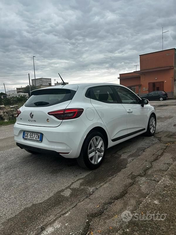 Usata Renault Clio V Business 101 CV (74 kW) 2022 Bianco Berlina