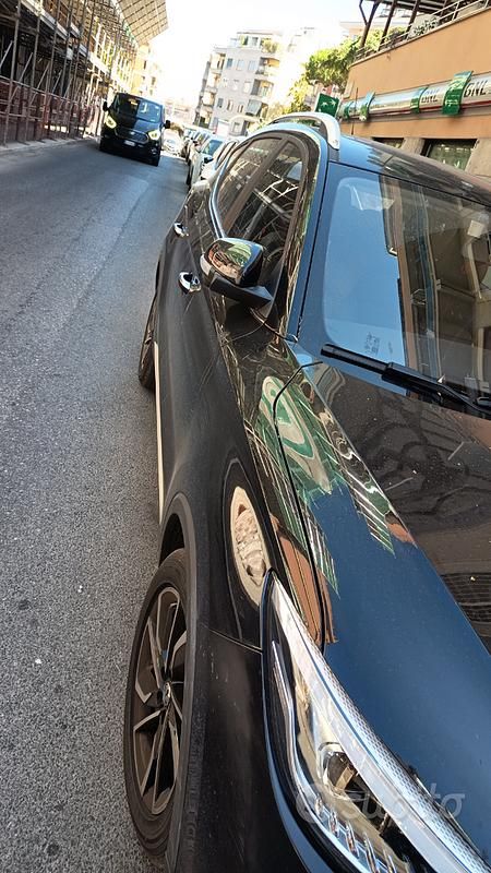 Nero Usata 2025 MG ZS Tre volumi | 18.000 € (Cara) - Immagine 1/2