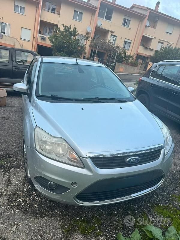 Usata Ford Focus 100 CV (73 kW) 2012 Grigio Berlina
