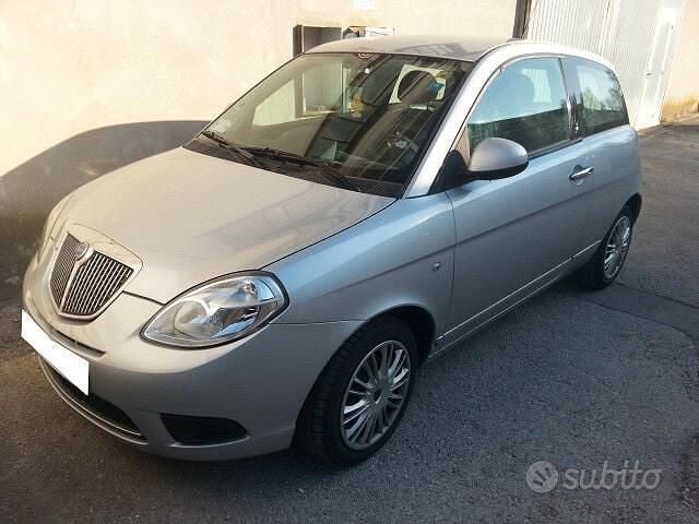 Usata Lancia Ypsilon 69 CV (50 kW) 2010 Grigio Utilitaria