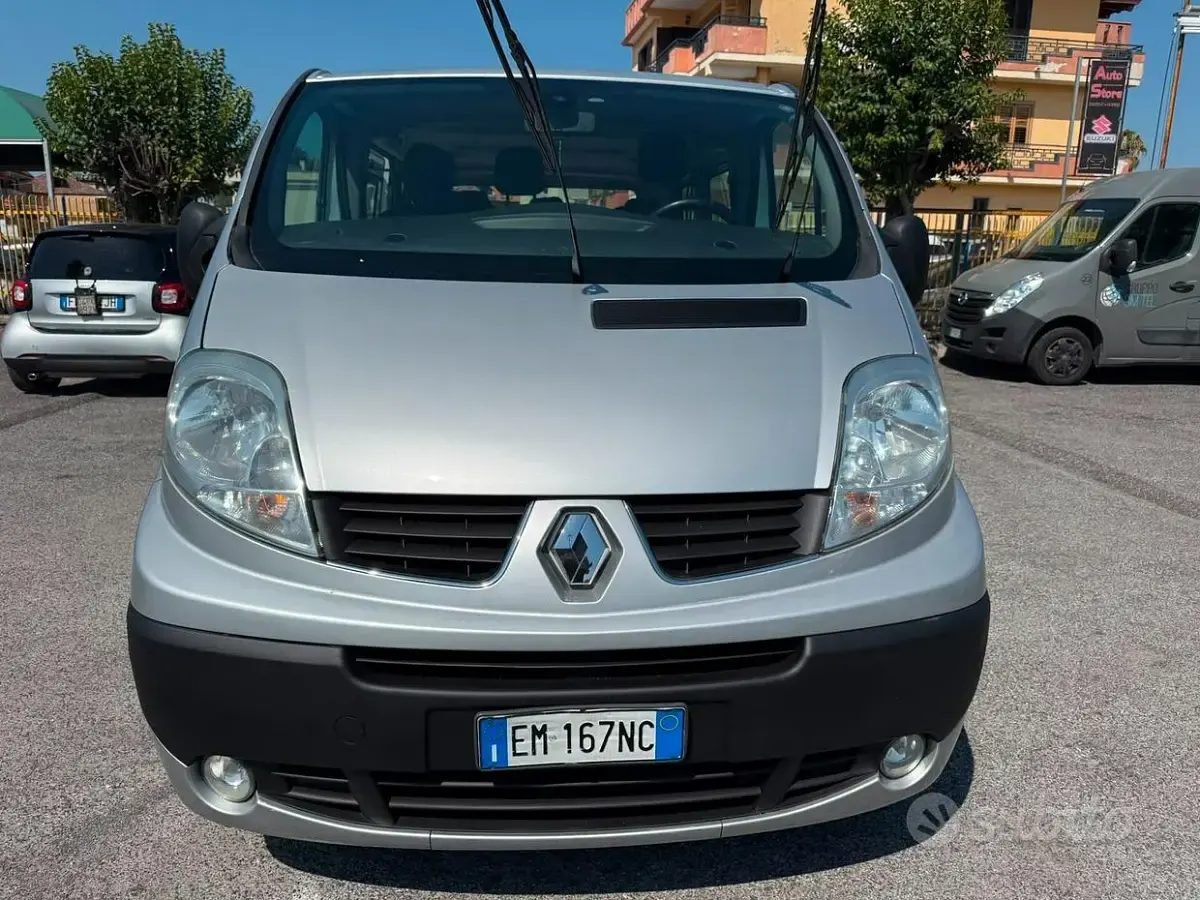 Usata Renault Trafic 115 CV (84 kW) 2012 Grigio Monovolume