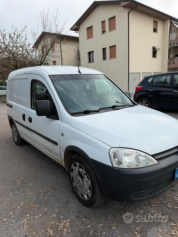 Usata Opel Combo 95 CV (69 kW) 2009 Bianco Monovolume