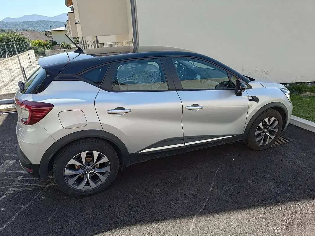 Usata Renault Captur Life 101 CV (74 kW) 2020 Argento SUV