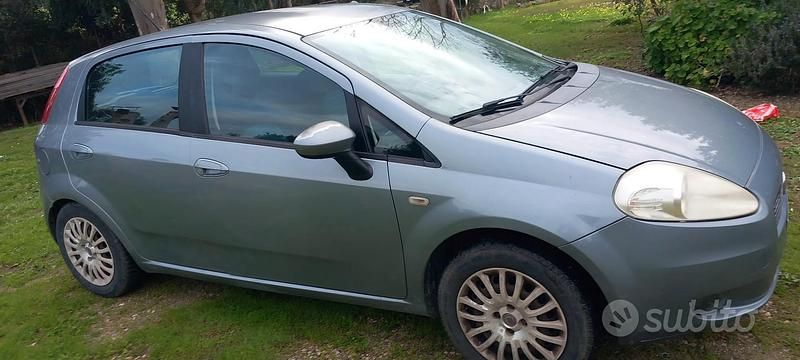 Usata Fiat Grande Punto 75 CV (55 kW) 2009 Grigio Utilitaria