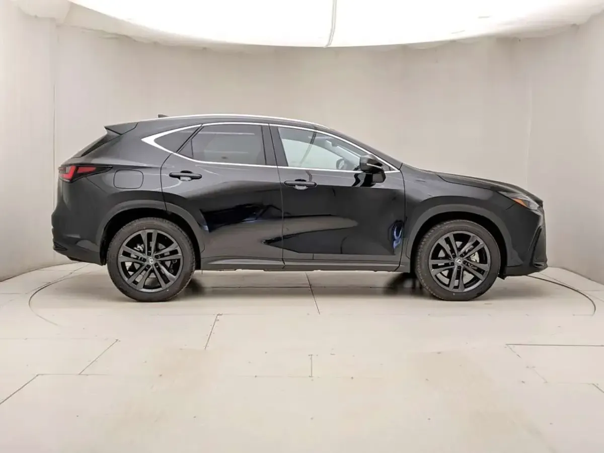 Usata Lexus NX450h+ 182 CV (133 kW) 2025 Nero SUV