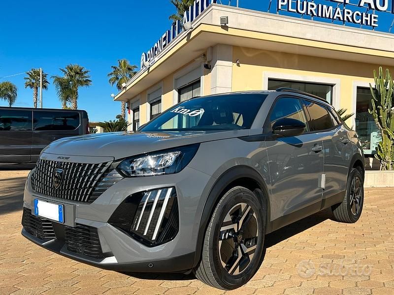 Usata Peugeot 2008 Allure 101 CV (74 kW) 2024 Grigio SUV
