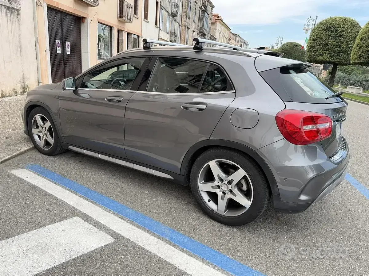 Usata Mercedes GLA200 Premium 136 CV (100 kW) 2017 Grigio SUV