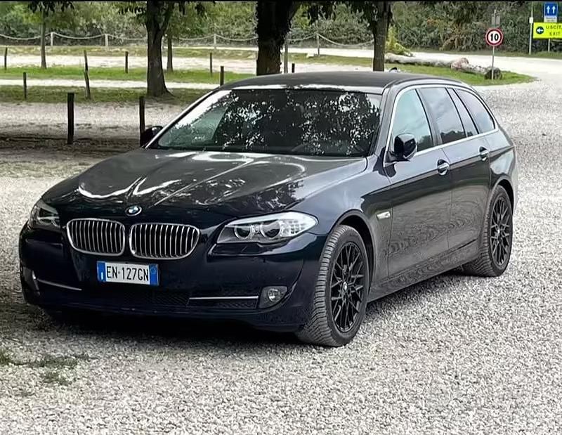 Usata BMW 530 Efficient Dynamics 258 CV (189 kW) 2012 Blu/azzurro Station wagon