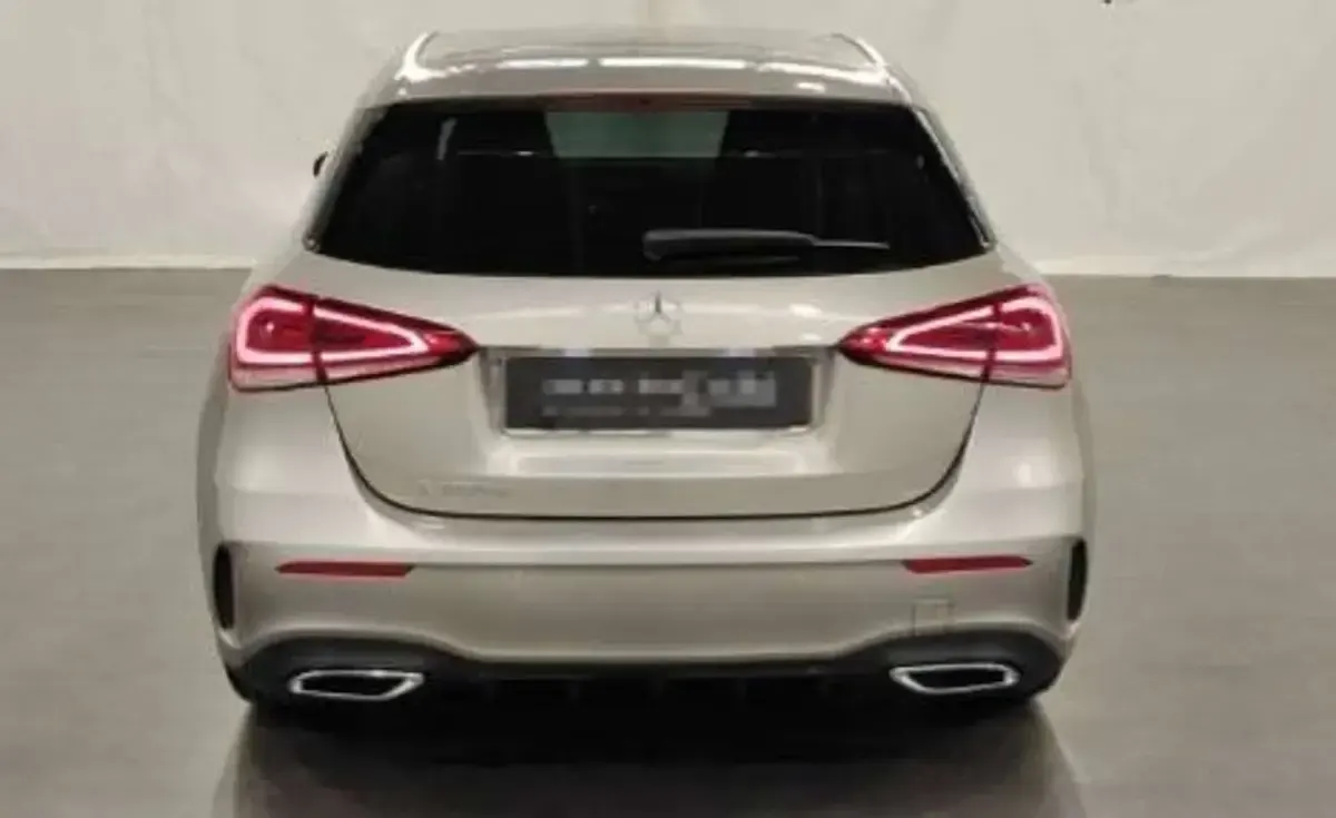 Usata Mercedes A180 Premium 116 CV (85 kW) 2019 Grigio Berlina