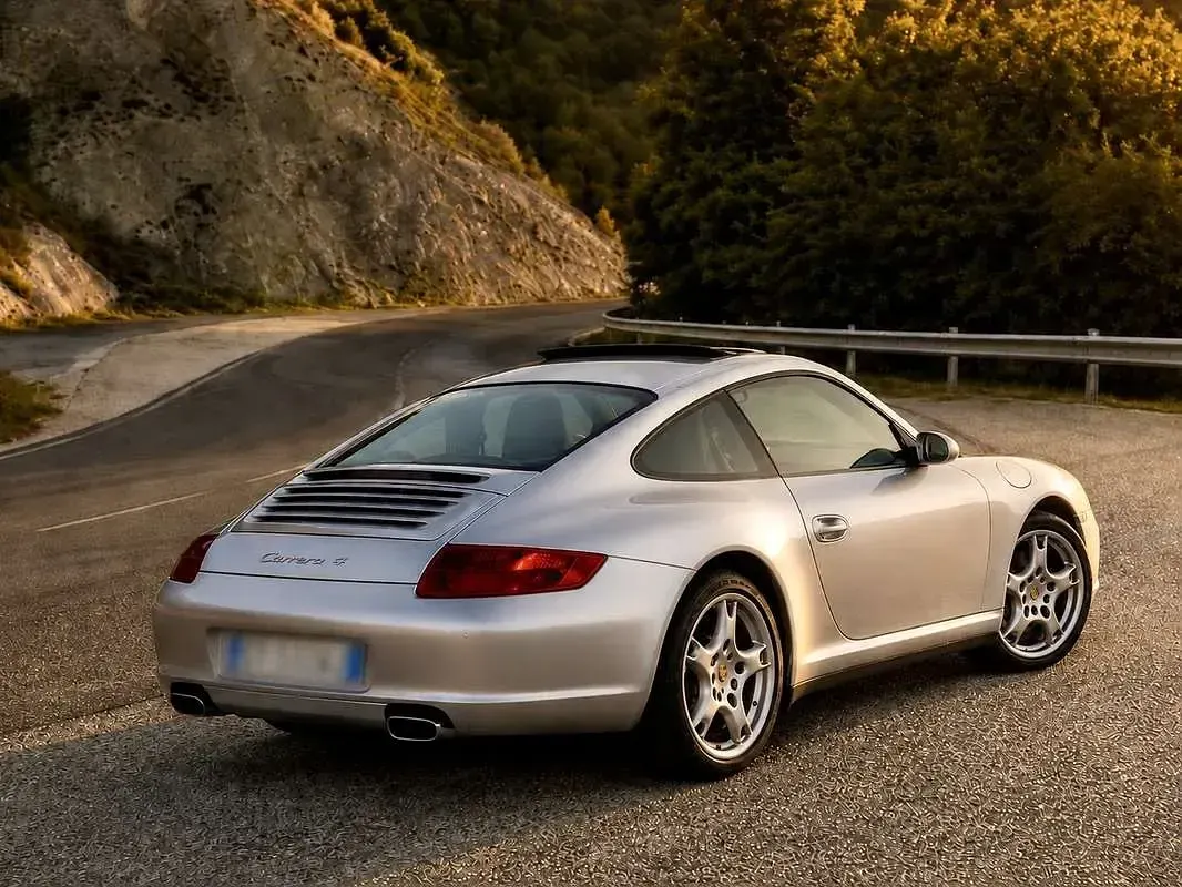 Usata Porsche 911 Carrera 4 Sport 345 CV (253 kW) 2008 Argento Coupé