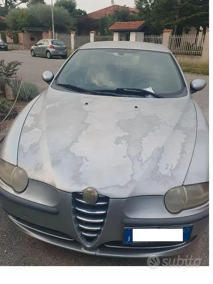 Usata Alfa Romeo 147 116 CV (85 kW) 2004 Grigio Utilitaria