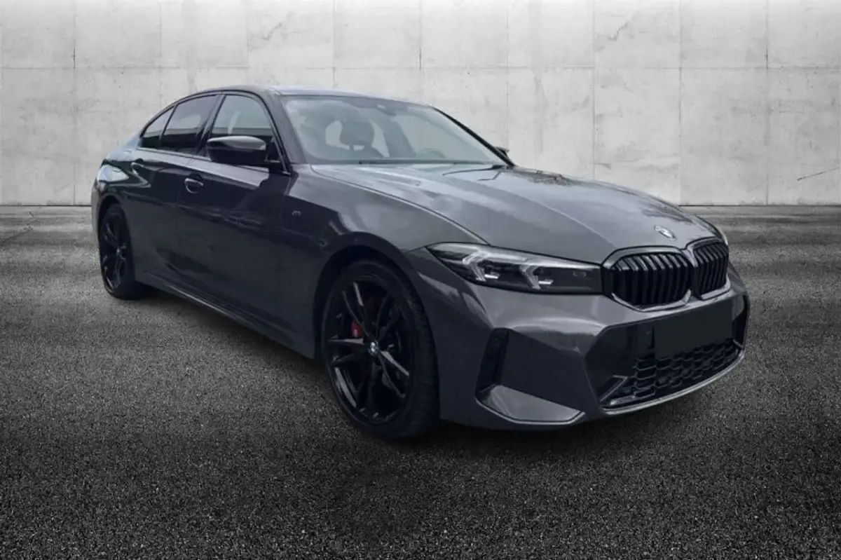 Usado BMW 330 M Sport 286 HP (210 kW) 2023 Cinzento Sedan