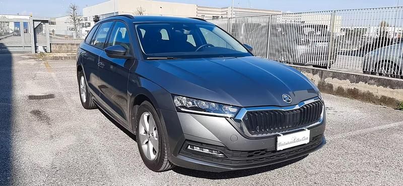 Usata Skoda Octavia Executive 116 CV (85 kW) 2023 Grigio Station wagon